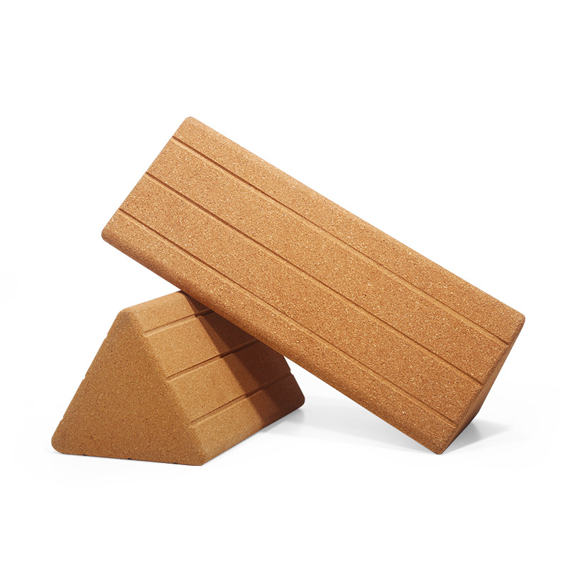 Kostka do jogi z trójkątnego k – Yoga Block Cork recenzja i cena