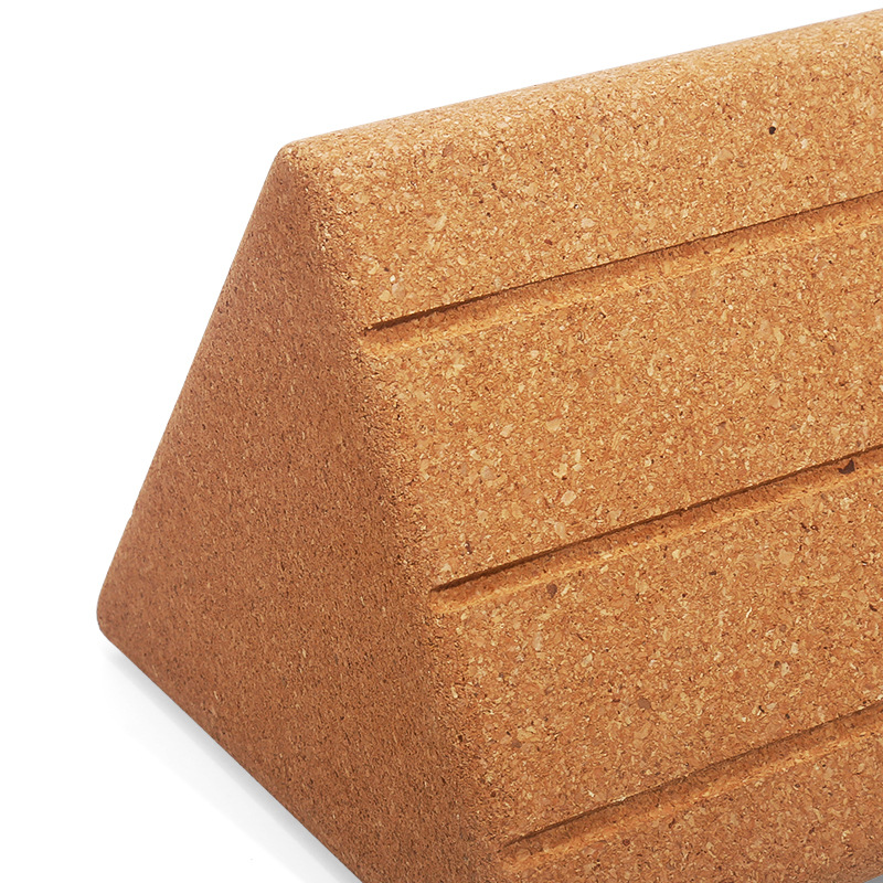 Kostka do jogi z trójkątnego k – Yoga Block Cork recenzja i cena